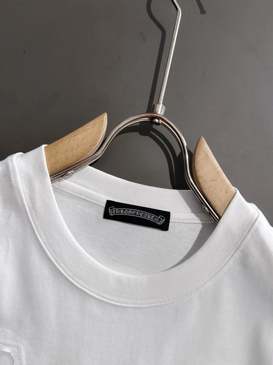 🅿️270 shipped next day Croxin 2025 early spring new style (top quality, differentiated currency) launches 260g high-density short sleeves, early spring catwalk style, personalized and exclusive style, same style for men and women, using imported custom dyed fabrics, chain bottom back collar, fully shoulder-covering, no deformation or shrinkage when exposed to water, SIZE: M to 4XL